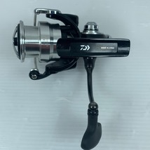 ττ DAIWA ダイワ スピニングリール　程度B 19レグザ LT3000D-CXH やや傷や汚れあり_画像2