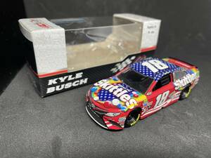 ライオネルレーシング NASCAR 1/64 Kyle Busch #18 Skittles Red, White, Blue, 2017 Camry 【中古品】