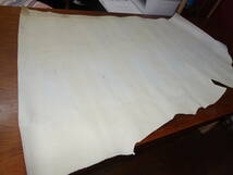 1110-10　皮革製品用素材　白色/厚皮　リメイク　最大縦ｘ横　80cmｘ119cm_画像1