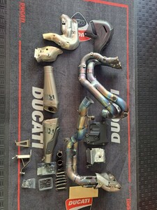 パニガーレV4　PANIGALE　V4　アクラポビッチ　AKRAPOVIC　フルエキゾースト