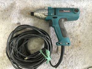 動作品 N-3960 ■makita マキタ インパクトドライバ 6952 100V 電動工具 コード式