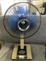 N-4073 日立　HITACHI 3枚羽 30cm DESK FAN 扇風機 H-642 (中古、作動しますが古いのでジャンク)_画像2