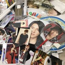 ジャニーズ ( ジャニーズWEST 三宅健 山下智久 ) 等 カレンダー 写真 ライブ タオル キーホルダー 等 グッズ 17kg まとめ セット[N8925]_画像7