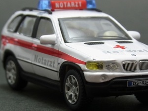 ** Sunday night * loose *BMW X5*NOTARZT*CARARAMA*HONGWELL*1/72