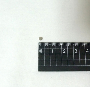 Диаметр магнита неодима 3 мм х толщины 1,3 мм 20 штук (степень N35, чрезвычайно маленький, новый)