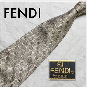 FENDI フェンディ　ネクタイ　FF総柄　スクエア　レジメンタルストライプ　シルク100% イタリア製　ライトグレー