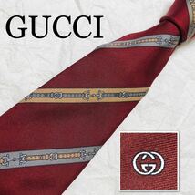 ■美品■GUCCI グッチ　ネクタイ　レジメンタルストライプ　ホースビット　ベルト　インターロッキングG シルク100% イタリア製　えんじ_画像1