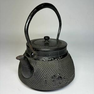 未使用 南部鉄瓶 高陽堂 鉄瓶 鶴亀文 重量1.95kg 南部鉄器 茶道具 煎茶道具