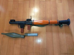 ガスガンRPG-7中華製中古モスカート模擬弾頭折れてます。サビ、キズあります。ジャンク扱いで