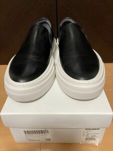 ATTACHMENT COW LEATHER SLIP-ON SNEAKERS 黒×白 43 アタッチメント