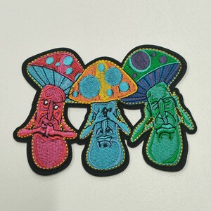 B-75【 アイロンワッペン 】 キノコ 茸 毒キノコ カラフル colorful 見ざる言わざる聞かざる 【 刺繍ワッペン 】 patch パッチ