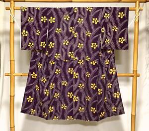 古布990　正絹錦紗縮緬　長襦袢　紫色地に桜と藤　リメイク材料　お細工物