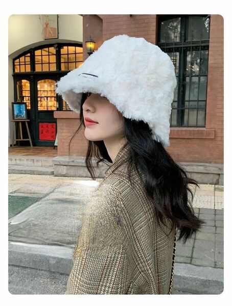 ホワイト　バケットハット　もこもこ　レディース　帽子　フェイクファー　防寒　小物　 韓国　 ハット　白　可愛い