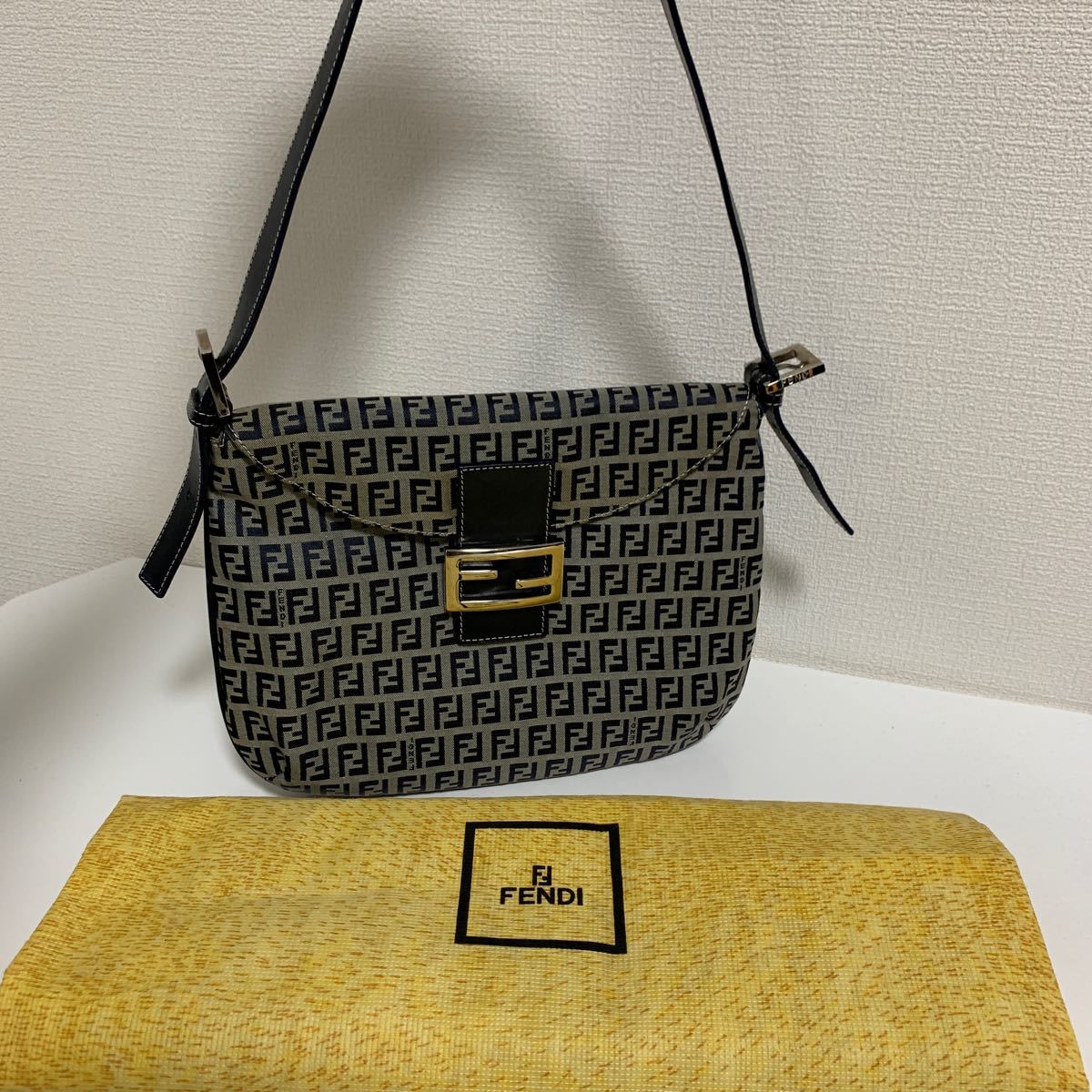 年最新Yahoo!オークション  fendi マンマバケットの中古品・新品