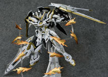 【MG 1/100 XXXG-00W0CV ウイングガンダムゼロ炎 WING GUNDAM ZERO HONOO SNOW WHITE PRELUDE 機動戦士ガンダム 徹底改修塗装済完成品10880_画像3