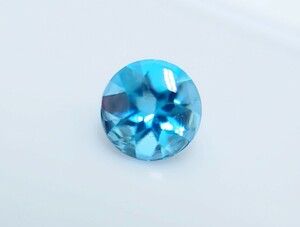 バフトップ！　ブルートパーズ　1.54ct ルース　微細なカケ（LA-6553）