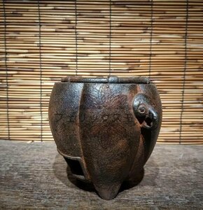 旧鉄器 鋳鉄ストーブ お茶を沸かす お湯を沸かす バーベキューストーブ 炭ストーブ高さ約14cm