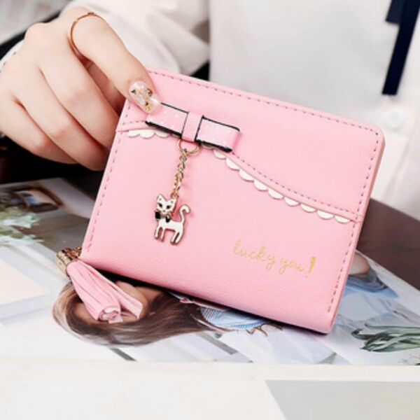 新品未使用　二つ折り財布　ミニ財布　ねこ　チャーム　女の子　ピンク　かわいい