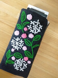 ハンドメイド＊手刺繍＊メガネ　サングラス　携帯　スマホケースなど＊ピンクの花々