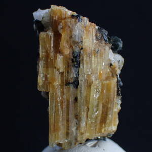 ドイツ アルテンベルク産 ピクナイト c 天然石 原石 鉱物 ステンゲルトパーズ 脈状トパーズ 黄玉 100スタ