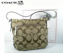 ★超美品！★COACH コーチ★お洒落で素敵な♪定番！大人気♪シグネチャー柄 肩掛け／斜め掛け／２ＷＡＹショルダーバッグ ■チャーム付■_画像1