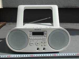 * beautiful goods * superior article *SONY ZS-S40 white color * CD radio *FM/AM* wide FM correspondence *CD is sound stone chip no reproduction make was able .*