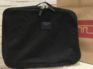 未使用　トゥミ　TUMI 　マルチケース　トラベルケース　ポーチ　片面メッシュ　軽量　サイズ35×24×5.5㎝ 　収納　旅行