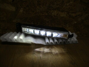 【良品】VEZEL/ヴェゼル/RU1 RU2 RU3 RU4/純正/LED/フォグライト/デイライト/右/STANLEY W2885G/アコード/CR7/KTC2311-2