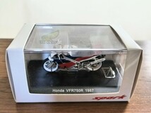 【絶版希少】1/43　ホンダ　VFR750R【RC30】1987_画像2