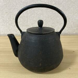 南部鉄器 南部鉄瓶 鉄器 鉄瓶 無銘 中型 茶道具 茶道 美術品 工芸品 レトロ 昭和レトロ アンティーク コレクション 重量3.0kg 11 カ 6086