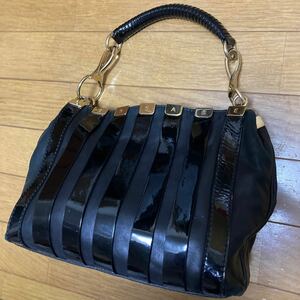 豪華 VERSACE イタリア製 レザー×エナメル ブラック×金具ゴールド ショルダーバッグ ハンドバッグ ベルサーチ ヴェルサーチ 黒 バッグ