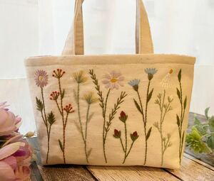 両面刺繍handmade野花の手刺繍 ミニトートバッグ(内布濃パープル系)ハンドメイド　コットンリネンプレゼントに！バッグインバッグ