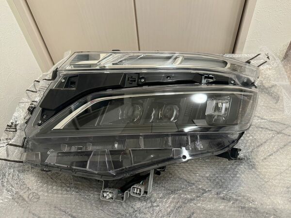 純正 ZRR80 ZRR85 ZWR80 80 ヴォクシー 後期 煌 LED ヘッドライト 左側 81150-28J10 刻印K