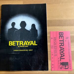 演劇パンフレット、1984年 ロンドン シェイクスピア グループ BETRAYAL 背信 チケット半券付 Harold Pinter Shakespeare 喜志哲雄解説