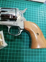 P72　モデルガン ハートフォード　SAA 未発火　カートリッジ付き　木製グリップ　インサート 横　動作確認 OK　重さ　468g_画像4