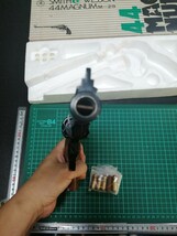 G13　モデルガン コクサイ　44マグナム　S&W カートリッジ付き　インサート 横　簡易動作確認 　重さ　584g　ジャンク品扱い_画像6