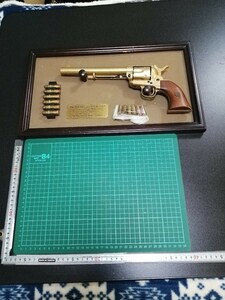 P79　モデルガン 　フランクリンミント　明治天皇　カートリッジ付き　木製グリップ付き　インサート銃口封鎖型　動作確認 OK　重さ　1063g