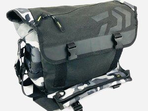 ダイワ メッセンジャーバッグ グレーカモフラージュ | DAIWA BAG タックルバッグ 釣りバッグ 釣りポーチ フィールドバッグ 釣り収納