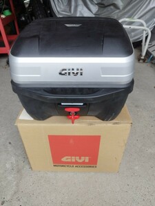 GIVI BOLD トップケース リアボックス　32L