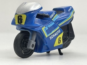 ■★サントリーボス　走る！最速バイクコレクション　MotoGP YAMAHA 1987 YZR500（青・No.6）