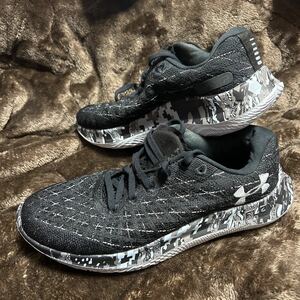 美品！2回のみ着用アンダーアーマー ランニングシューズUNDER ARMOUR UA UAフロー ベロシティ ウインド2 26㎝　定価18700円　送料全国520円