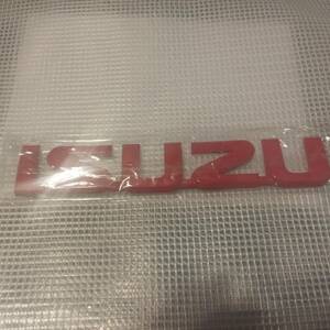 【送料込】ISUZU(いすゞ) 3Dエンブレム(両面テープ付) レッド 縦2.4cm×横14.4cm プラスチック製