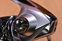 【美品】シマノ 19 ストラディック C3000 SHIMANO STRADIC スピニングリール ノーマルギヤ シーバス SLJ ライトゲーム 等に（KKR_O1）_画像7