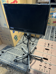 東芝　REGZA 22A8000　22型　液晶テレビ　モニター　宴会　スタンド・マイク台付き　カラオケ機器　通電確認　引き取り可