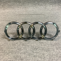 5pK1573E◆Audi アウディ エンブレム 8T0 853 605　8T0853605　BTA 58271 00 80 正規品 純正 車 パーツ_画像2