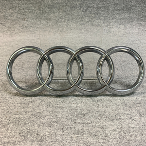 5pK1573E◆Audi アウディ エンブレム 8T0 853 605　8T0853605　BTA 58271 00 80 正規品 純正 車 パーツ