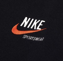 定価18,150円 新品未使用 NIKE Mサイズ ナイキ トレンド セーター ビンテージ 厚手 ニット Vネック 刺繍ロゴ ブラック 黒 白 国内正規品_画像5