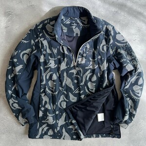 美品 マンシングウェア Munsingwear メンズ M / プルオーバー ハーフジップ 中綿 ジャケット / 総柄 ネイビー ゴルフウェア 防寒 秋 冬