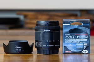 【外観&光学★極美品】キヤノン CANON EF-S 18-55mm F4-5.6 IS STM 〜純正フードEW-63C & Kenko PRO1D WB サーキュラーPLフィルター 付