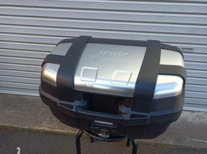 GIVI TRK52N TREKKER トップケースモノキー　モノキーケース　ジビ　ハードケース 52L シルバー　ベースプレート M7